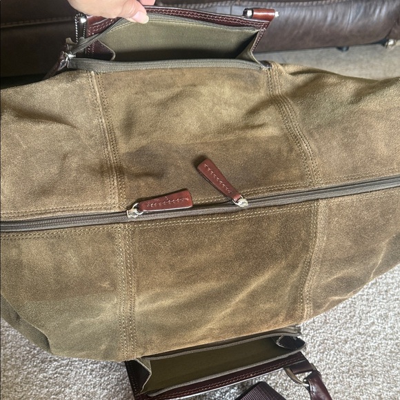 A. Giannetti Elegant Duffel Bag 🧳 - Picture 13 of 17